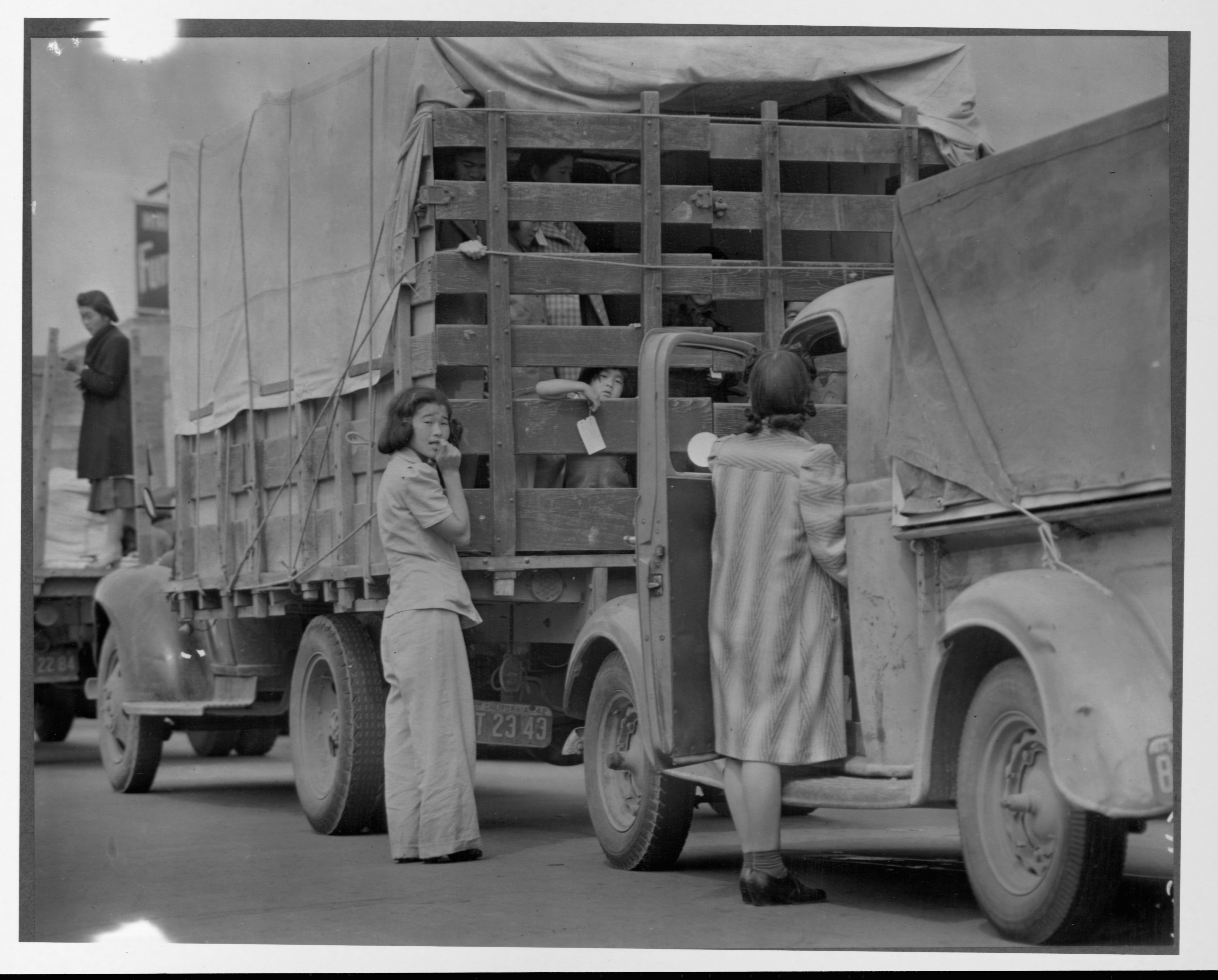 Japanese Internment Camps WWII Life Conditions HISTORY