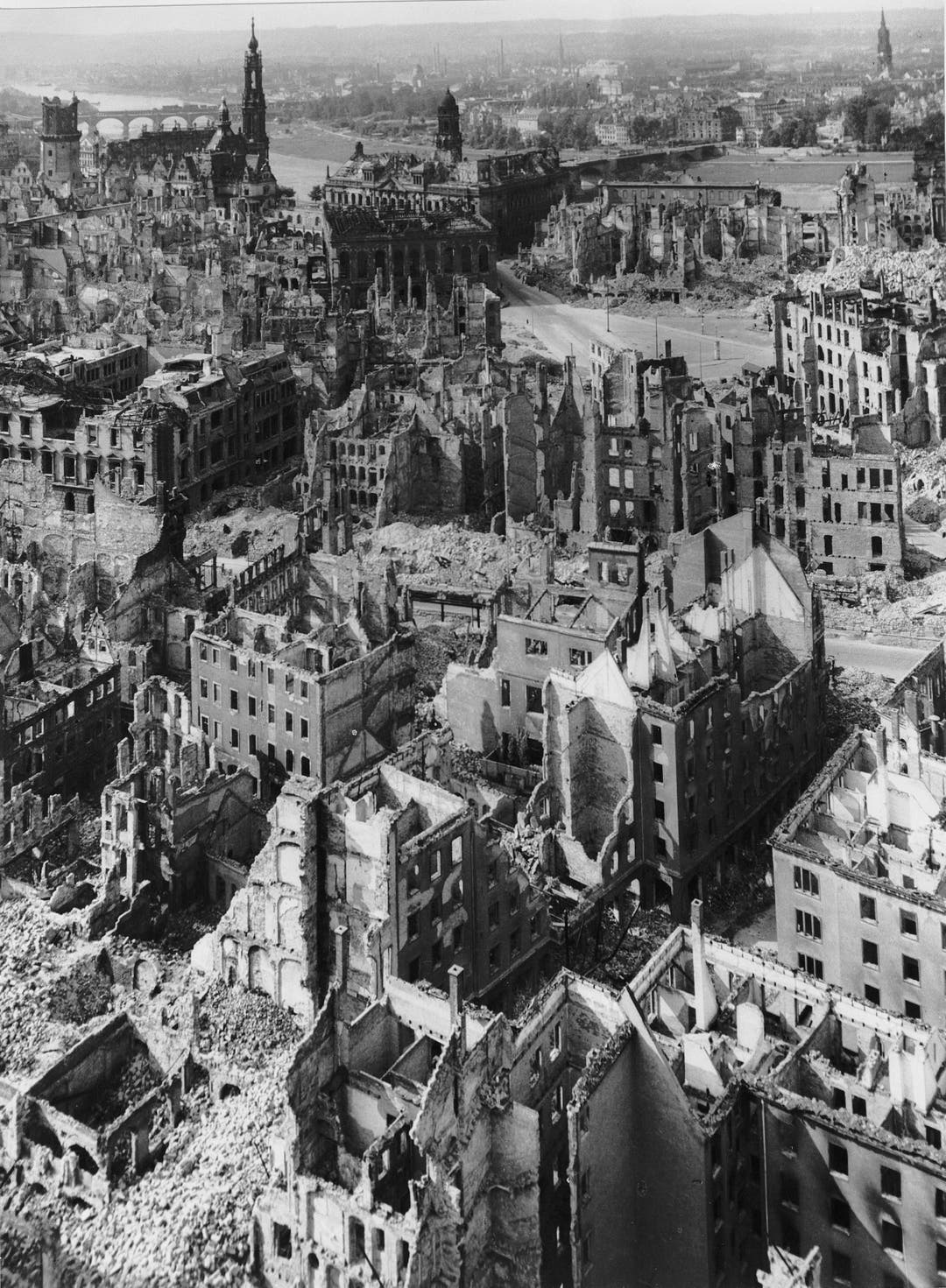 THIS DAY IN HISTORY – Firebombing of Dresden – 1945 – The Burning Platform