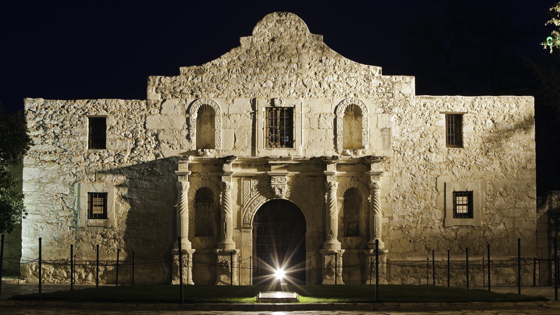 Alamo Defenders Call For Help