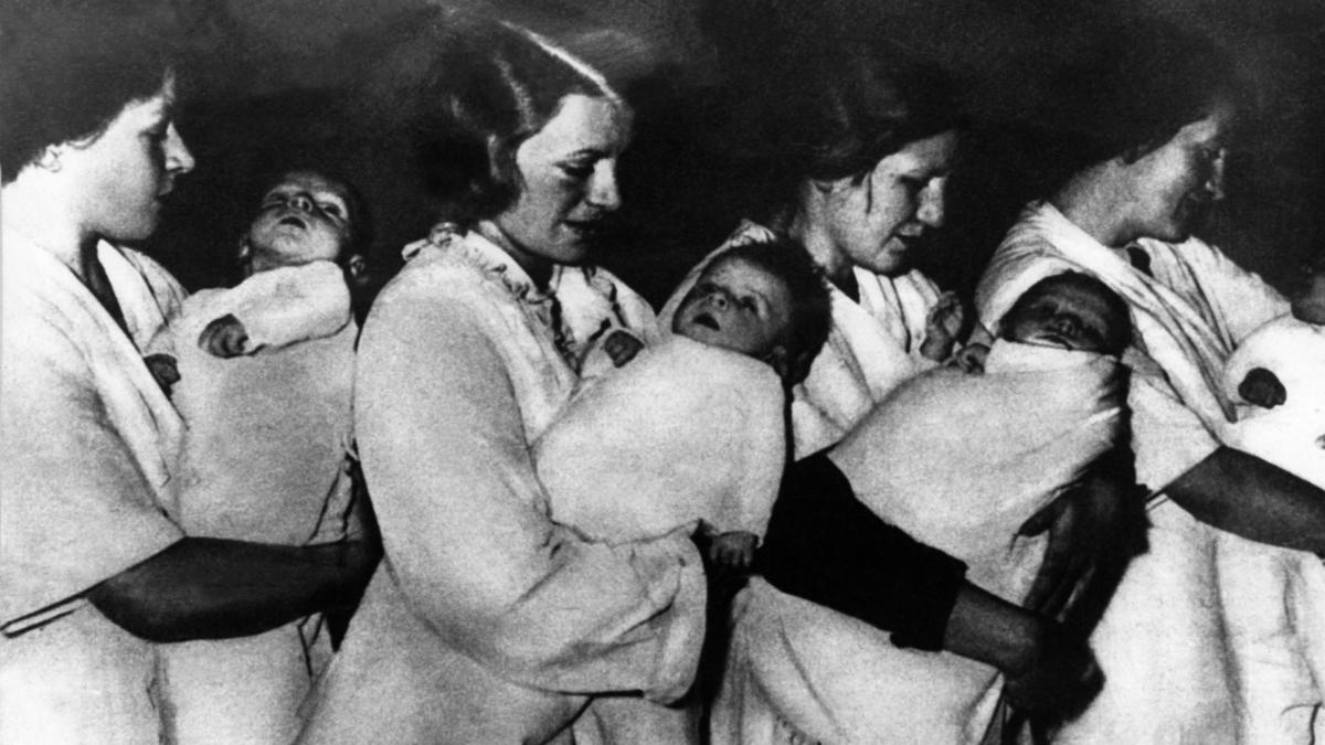 German women carrying children in a Lebensborn center. (Credit: Keystone-France/Gamma-Keystone via Getty Images)