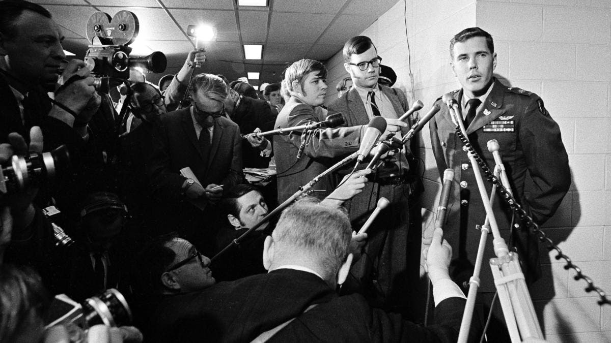 Ron Ridenhour Hugh Thompson Jr., The Army Major Who Stopped The My Lai Massacre - XHZA