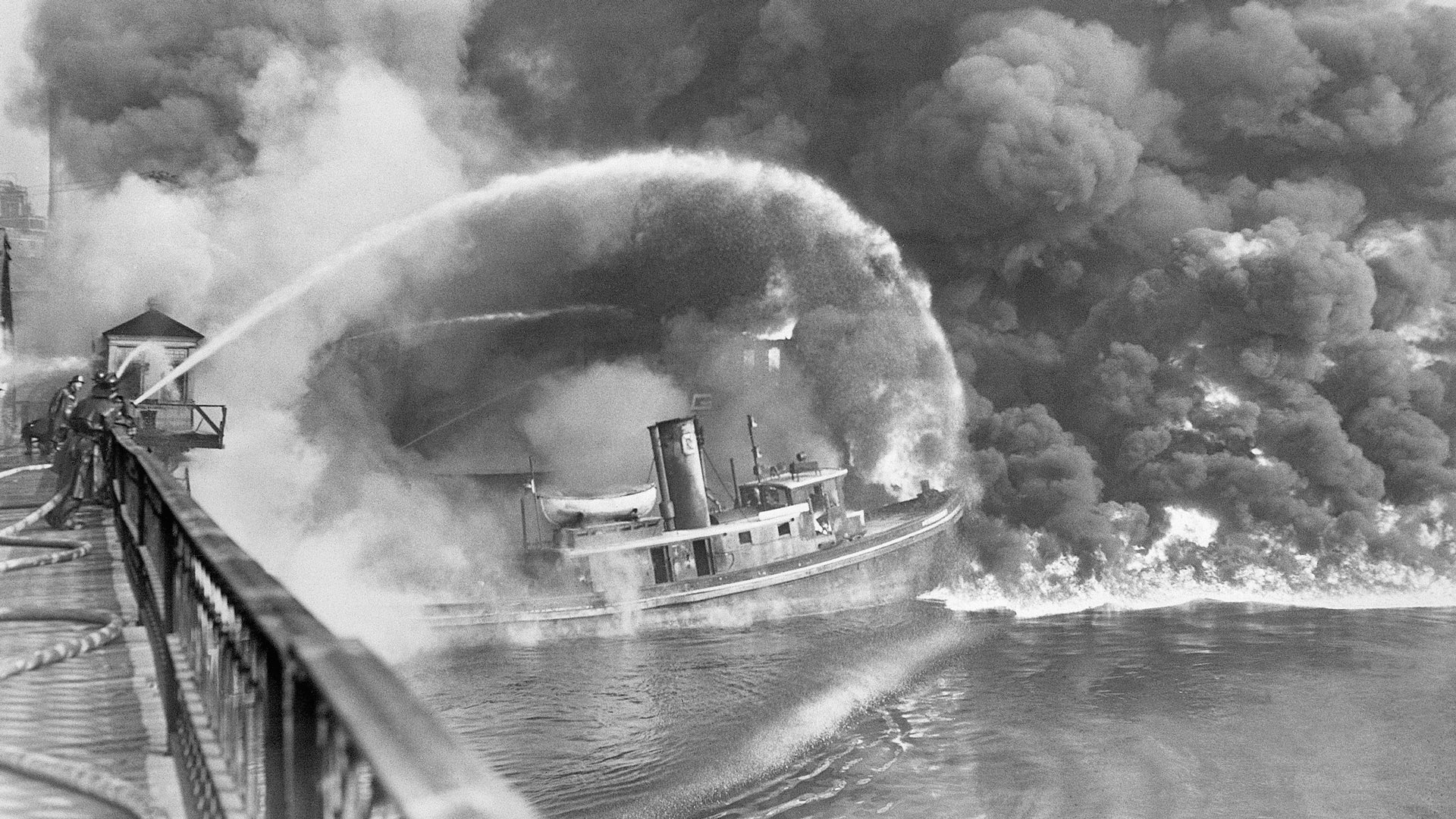 cuyahoga-river-fire-gettyimages-515303088.jpg