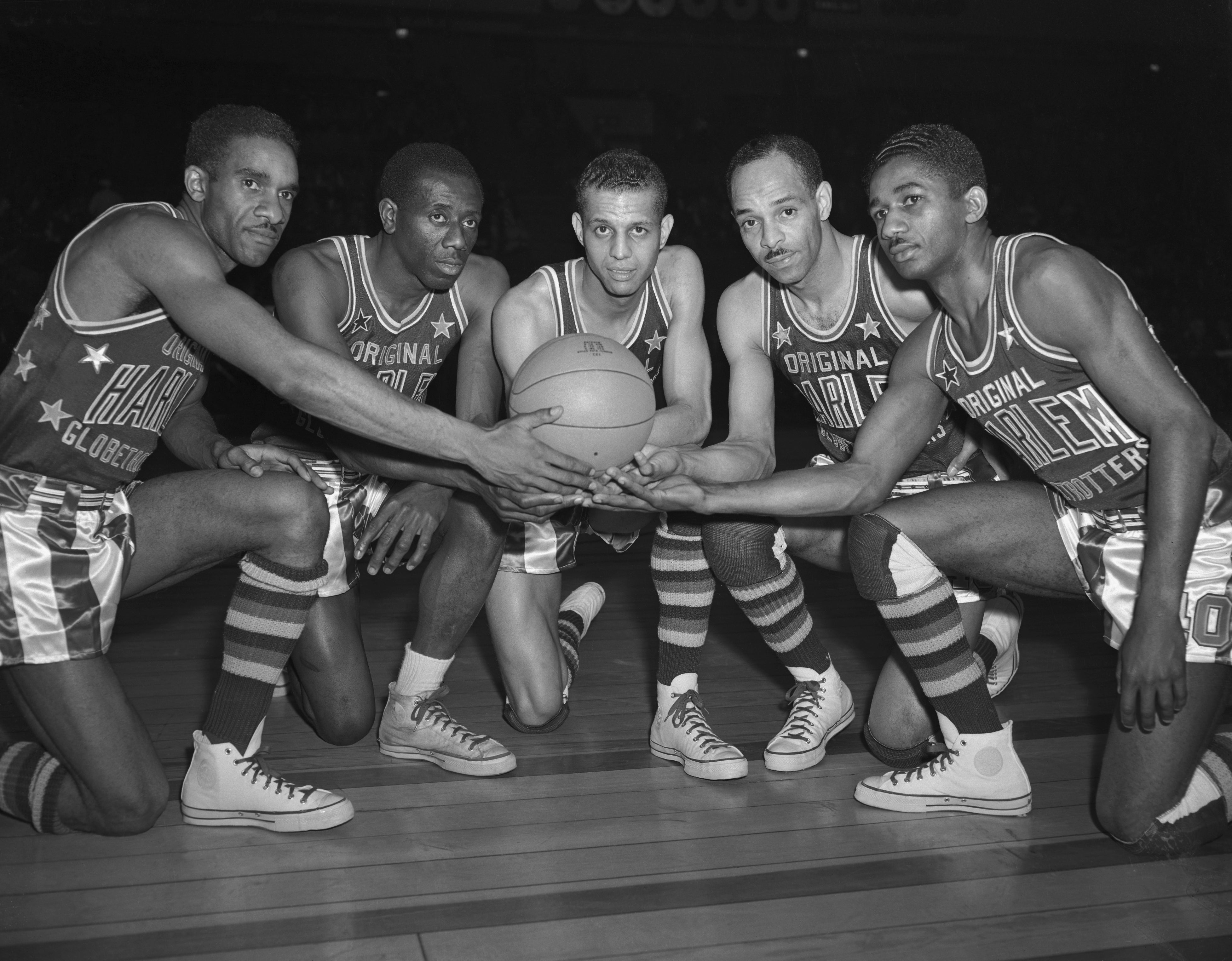 How the Harlem Globetrotters Rose From Midwest Obscurity to