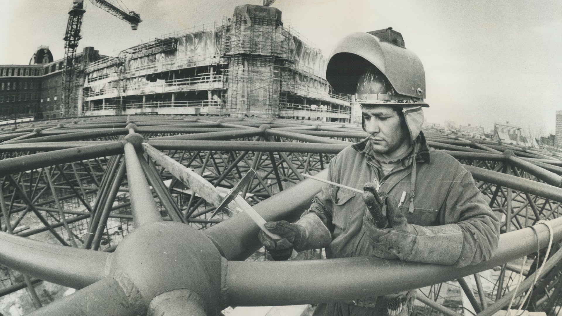 How Mohawk ‘Skywalkers’ Helped Build New York City's Tallest