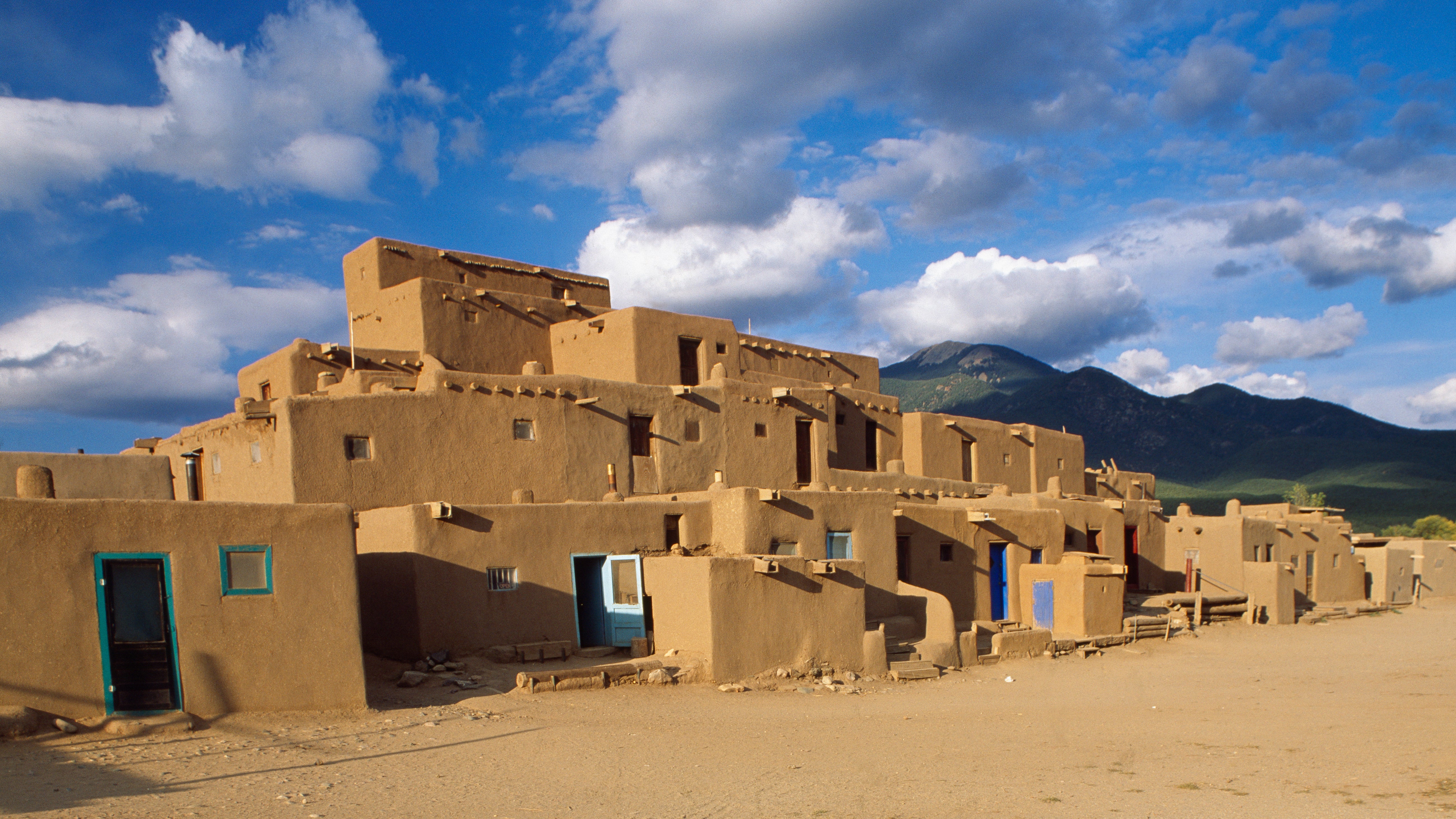 pueblo red nike tech